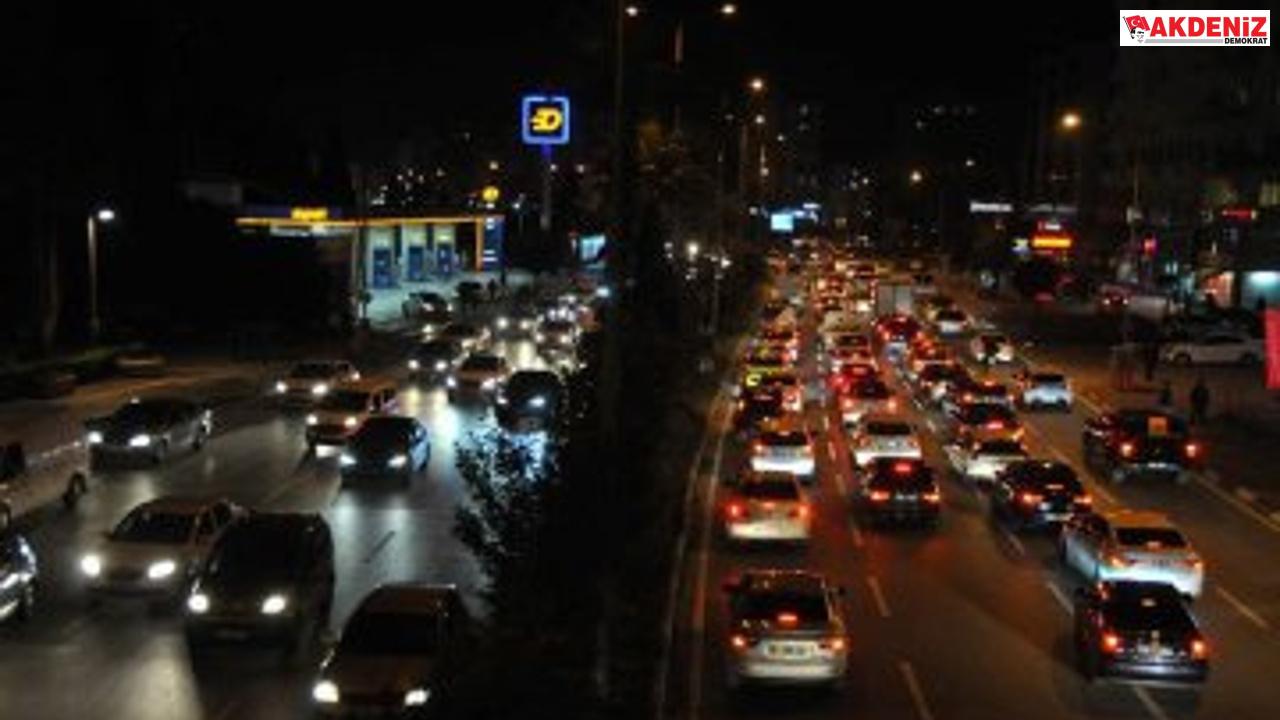 Tedbirler başladı, araçlar kuyruk oluşturdu