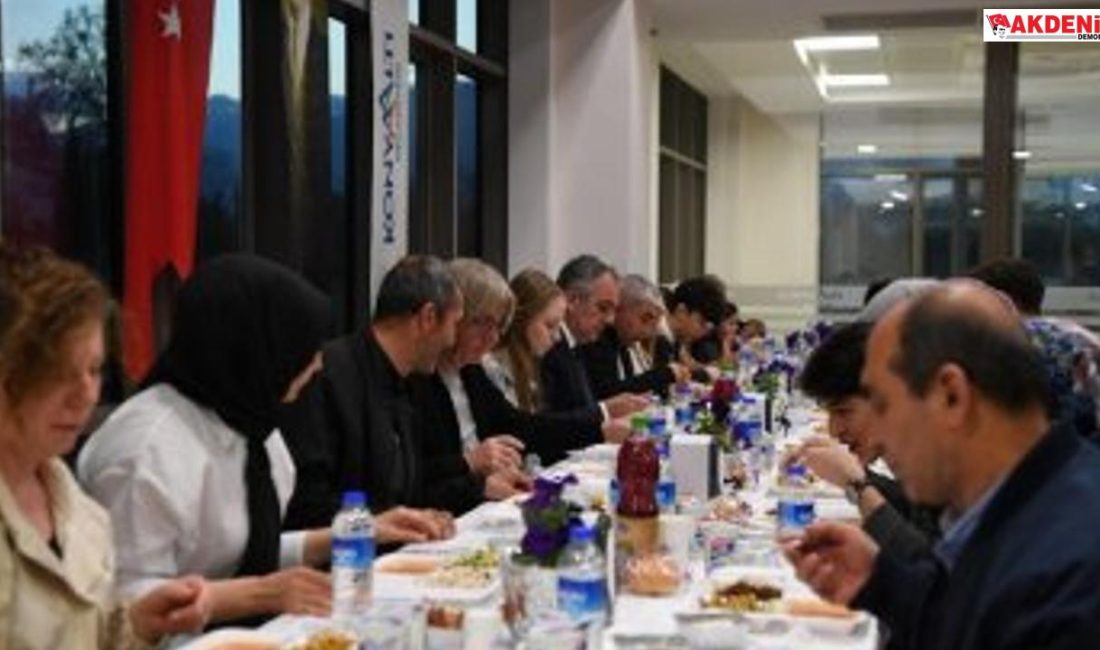Konyaaltı Belediyesi iftar sofrası kuruyor