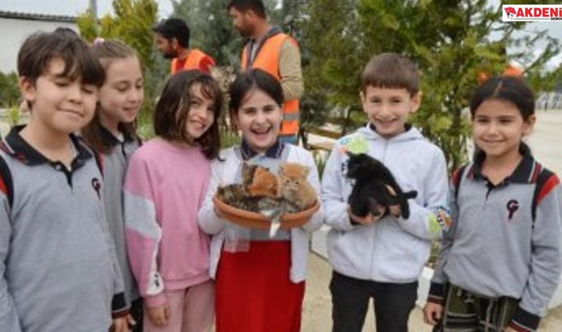 Çocuklar sokak hayvanlarını ziyaret etti