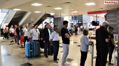 Havalimanında tatilciler sandığa akın etti