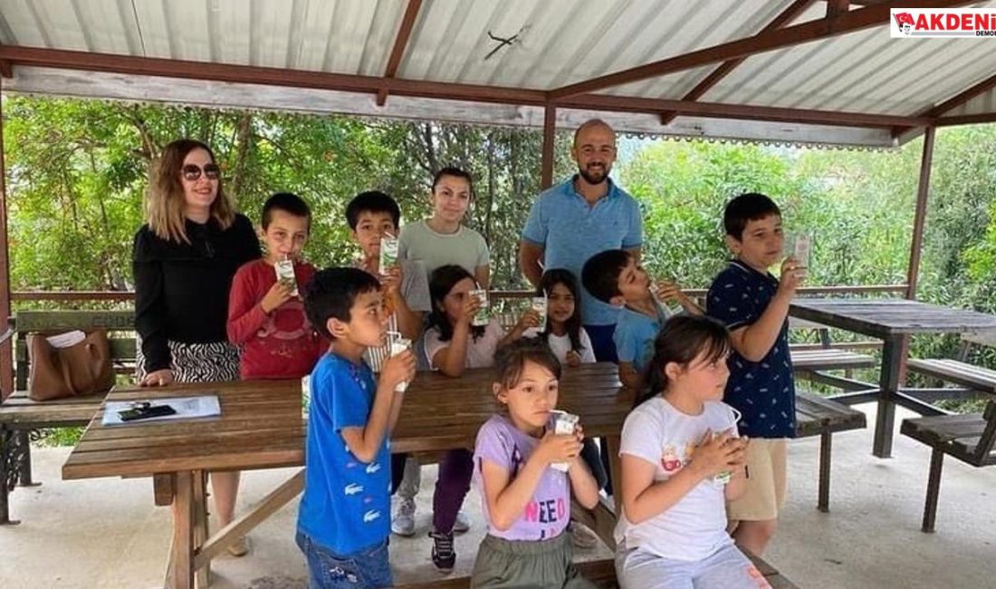 İlkokul öğrencilerine süt dağıtıldı